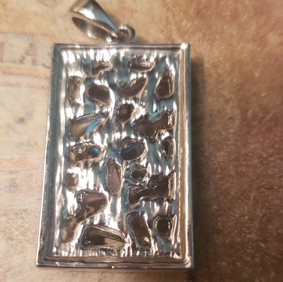 Beautiful Stone Pendant - Picture 2 of 2